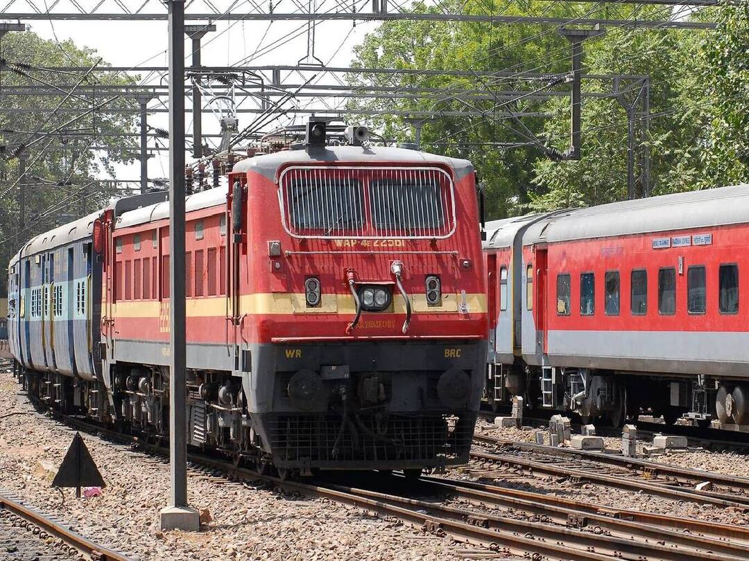 Special Train: விடுமுறை முடிந்து சென்னை திரும்பும் மக்கள்.. கோவை, கன்னியாகுமரியில் இருந்து சிறப்பு ரயில் இயக்கம்..