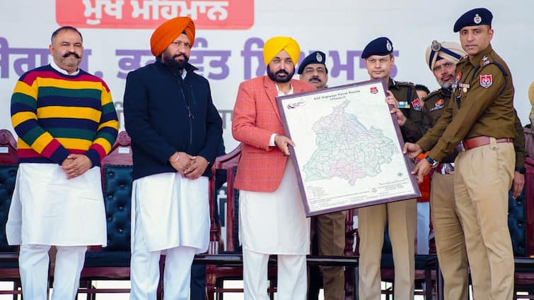 Punjab CM Bhagwant Mann takes big step to reduce road accidents he launches Sadak Surakhya Force Punjab News: पंजाब में अब सड़क हादसों पर लगेगा ब्रेक! CM भगवंत मान ने किया 'सड़क सुरक्षा फोर्स' का शुभारंभ