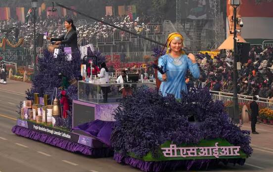 ਗਣਰਾਜ ਦਿਹਾੜੇ ਦੀ ਪਰੇਡ ਵਿੱਚ ਸ਼ਾਮਲ ਝਾਕੀਆਂ ਵਿੱਚੋਂ ਸਭ ਤੋਂ ਵਧੀਆ ਝਾਕੀ ਦੀ ਚੋਣ ਕੀਤੀ ਜਾਂਦੀ ਹੈ।