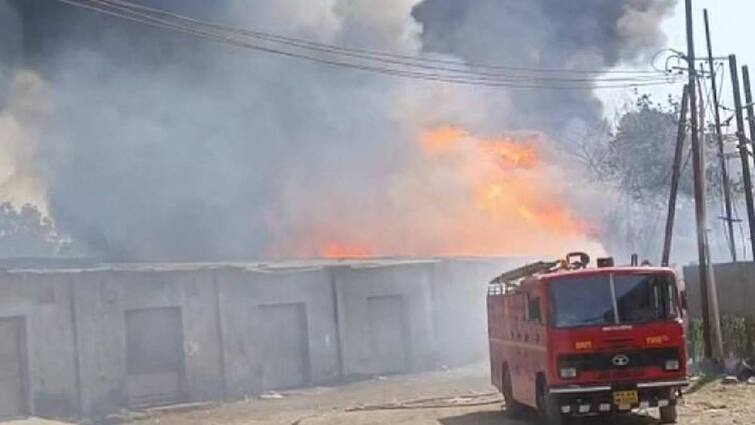 bhandara news bhandara Hindustan Composites Company massive fire Material worth crores was burnt in the fire maharashtra marathi news Bhandara News : भंडाऱ्याच्या हिंदुस्तान कंपोझिट्स कंपनीत भीषण आग; कोट्यवधींचं साहित्य आगीत जळून खाक