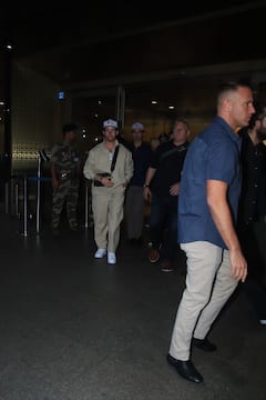 प्रियंका चोपड़ा को छोड़ अपने भाईयों संग स्टाइलिश लुक में मुंबई पहुंचे Nick Jonas, लोलापालूजा कॉन्सर्ट में करेंगे परफॉर्म