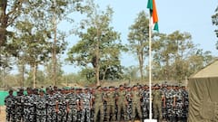 Chhattisgarh: छत्तीसगढ़ में नक्सलियों के गढ़ में बने 9 नए पुलिस कैंपों में शान से फहराए गए तिरंगे, देखें तस्वीरें