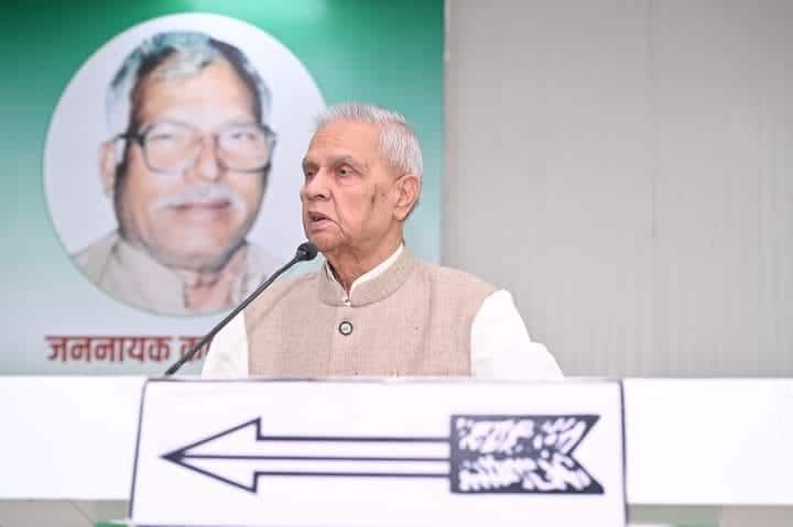 बिजेंद्र यादव ने अपनी कुल संपत्ति 2.71 करोड़ बताई है, जिसमें 88 लाख ही अचल संपत्ति है. इसमें 30 लाख रुपये की एग्रीकल्चर लैंड है. जबकि कॉमर्शियल बिल्डिंग,आवासीय परिसर और अपार्टमेंट जिसका बाजार मूल्य करीब 58 लाख है. इसके अलावा उनके पास 5 ग्राम सोना और उनकी पत्नी के पास 100 ग्राम सोना भी है.