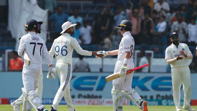 IND vs ENG: हैदराबाद टेस्ट में ओली पोप ने बनाया रिकॉर्ड, इंग्लैंड के पूर्व कप्तान एलिस्टर कुक IND vs ENG: हैदराबाद टेस्ट में ओली पोप ने बनाया रिकॉर्ड, इंग्लैंड के पूर्व कप्तान एलिस्टर कुक