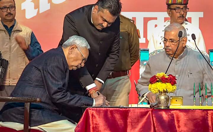 रविवार 28 जानेवारी रोजी नितीश कुमार यांनी त्यांचा मुख्यमंत्रीपदाचा राजीनामा राज्यपालांकडे दिला होता  (Photo : PTI)