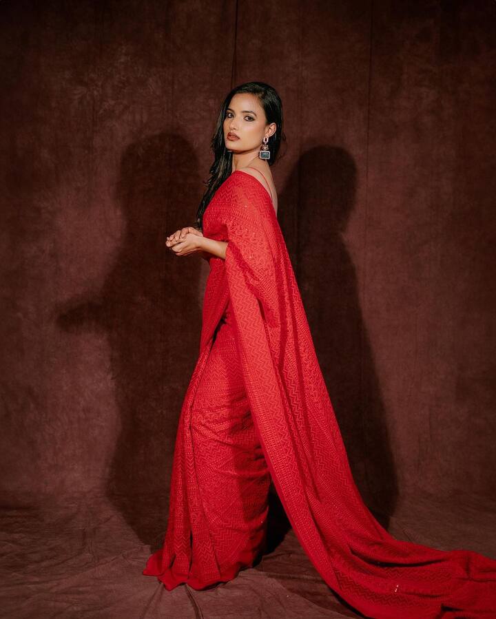 శారీలో సిరి హనుమంతు ఫోటోలు (Image Courtesy: sirihanmanth / Instagram)