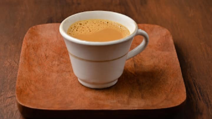 Tea after meals : अनेकांना चहा खूप आवडतो आणि जेवल्यानंतरही त्यांना चहा प्यायला आवडतो. पण अन्न खाल्ल्यानंतर लगेच चहा पिणे योग्य आहे का ?