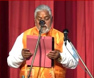 प्रेम कुमार को पिछली बार मंत्रिमंडल में जगह नहीं मिल पाई थी. वे इस बार कैबिनेट मंत्री के रूप में शपथ ले रहे हैं. वे बिहार सरकार में कई बार मंत्री रहे हैं.