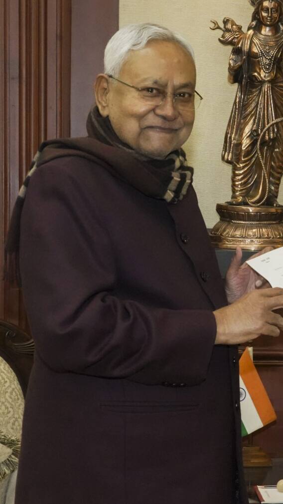 कब कब नीतीश कुमार ने मारी पलटी?