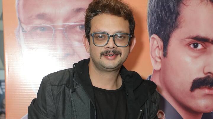 তাঁদের কলমেই তৈরি হয়েছে বড়পর্দায় জমাটি এক থ্রিলার। ইতিমধ্যেই, পরিচালক-প্রযোজকেরা জানাচ্ছেন, দর্শকদের এই ছবি নিয়ে উচ্ছ্বাসের কথা। পুজোর পরেই হল ভরিয়ে এই থ্রিলার দেখছেন দর্শকেরা।