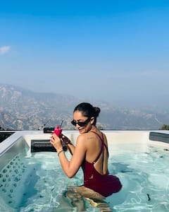 Tridha Choudhury Photos: బికినీలో త్రిధా చౌదరి - చూడండి తెలుగు ప్రేక్షకులు దూరమైన అందాన్ని!