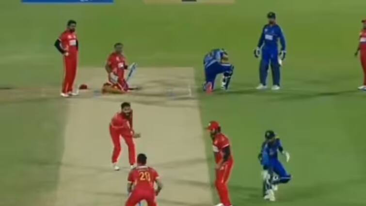 Comedy Of Errors Lead To Chaos 3 Batters On The Pitch Video Goes Viral On social media Watch: क्रिकेट के मैदान पर घटी अनोखी घटना, पिच पर नजर आए 3 बल्लेबाज; वीडियो देख नहीं रोक पाएंगे हंसी