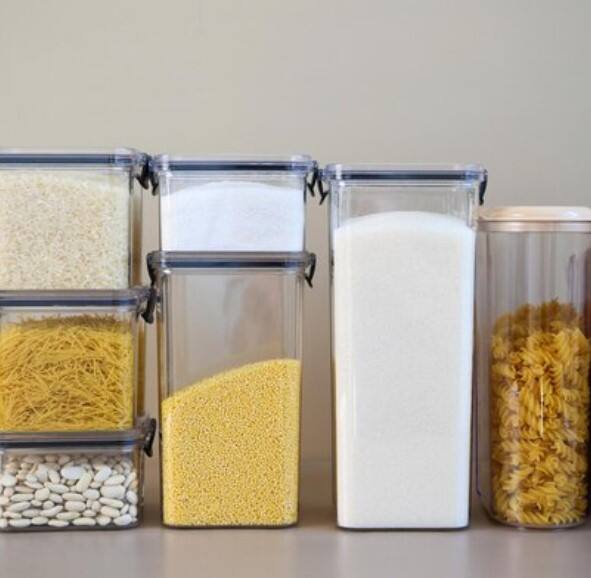 ਠੰਢ ਦੇ ਮੌਸਮ ਵਿੱਚ ਸੂਰਜ ਦੀ ਰੌਸ਼ਨੀ ਦੀ ਘਾਟ ਕਾਰਨ ਸਟੋਰ ਕੀਤੇ ਅਨਾਜ ਵਿੱਚ ਕੀੜੇ ਪੈਣ ਦੀ ਸੰਭਾਵਨਾ ਵੱਧ ਜਾਂਦੀ ਹੈ। ਅਜਿਹੀ ਸਥਿਤੀ ਵਿੱਚ, ਤੁਹਾਨੂੰ ਕਿਸੇ ਵੀ ਕਿਸਮ ਦੇ ਅਨਾਜ ਨੂੰ ਸਟੋਰ ਕਰਨ ਲਈ ਏਅਰਟਾਈਟ ਕੰਟੇਨਰਾਂ ਦੀ ਵਰਤੋਂ ਕਰਨੀ ਚਾਹੀਦੀ ਹੈ।