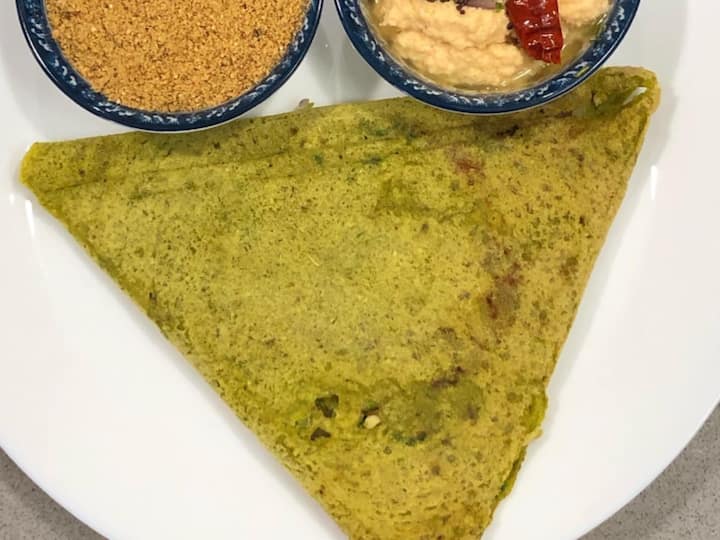 Sprouted Green Gram Dosa : சுவையும் சத்துக்களும் நிறைந்த ப்ரேக்ஃபாஸ்ட் செய்யனுமா? அப்போ இந்த முளைகட்டிய பச்சைப்பயிறு தோசையை செய்யுங்கள்.