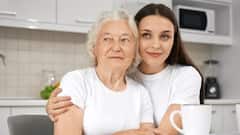 सास के साथ रिश्ता बनाना है शानदार, बस फॉलो करें ये बातें