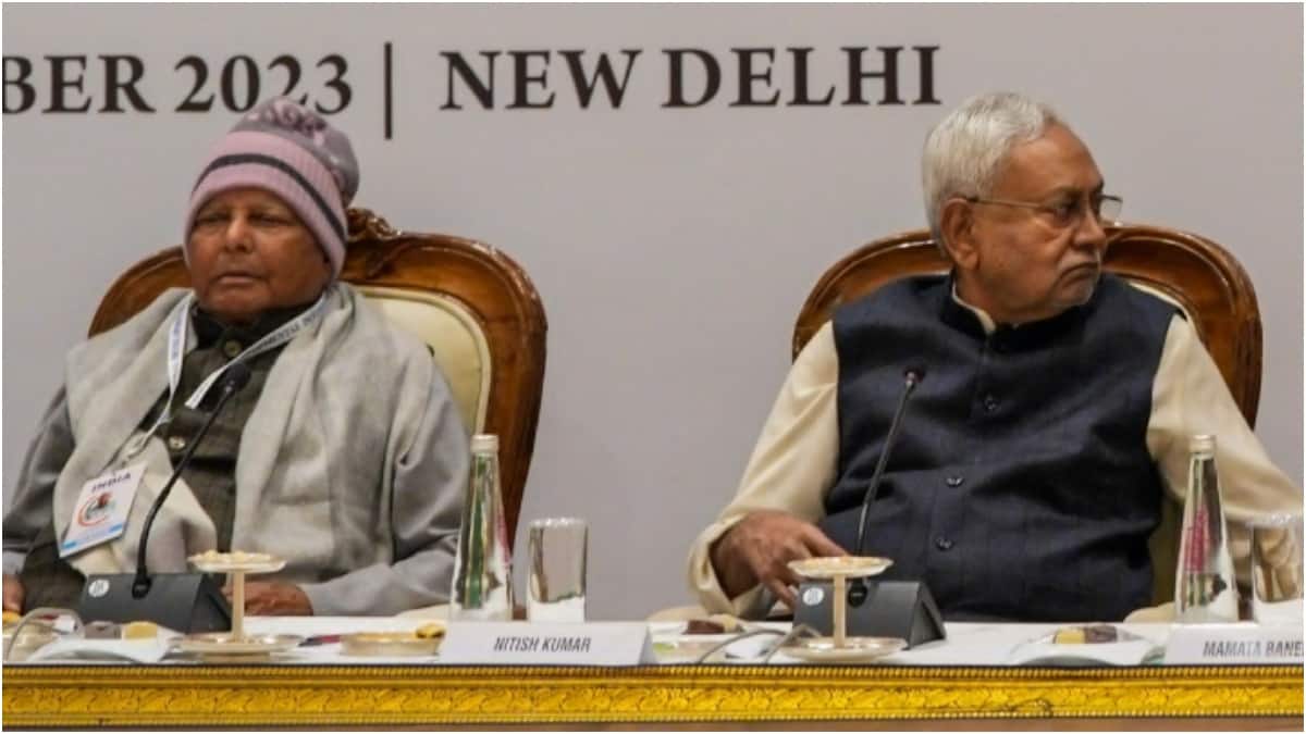 Bihar Politics: लालू यादव और नीतीश कुमार की राहें हुईं जुदा! जानिए कैसे हुआ बिहार में सत्ता का परिवर्तन?