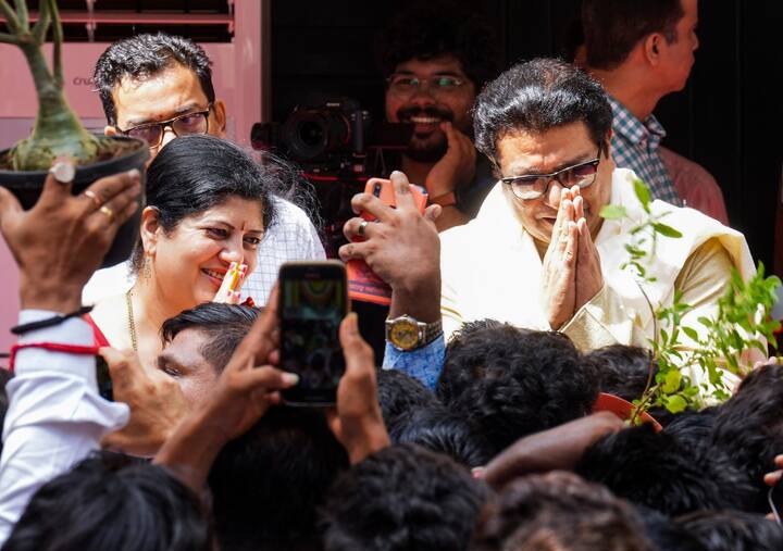 महाराष्ट्रात, महाराष्ट्रातील शहरांमध्ये आज मराठी सोडून ज्यावेळी हिंदी कानावर येऊ लागते, त्यावेळी मला त्रास होऊ लागतो. (Photo Credit : PTI)