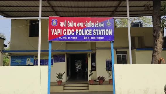 Valsad Police | વલસાડમાં PSI સહિત 3 પોલીસકર્મીને કરી દેવાયા સસ્પેન્ડ, જુઓ શું છે મામલો?