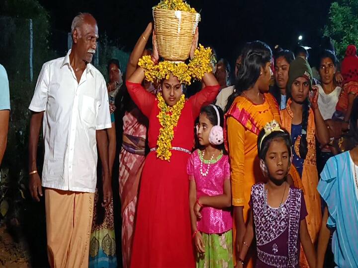 Dindigul: The villagers performed a strange worship of Vidya who chose the girl as the moon girl சிறுமியை நிலா பெண்ணாக தேர்ந்தெடுத்து விடிய விடிய வினோத வழிபாடு செய்த கிராம மக்கள்: காரணம் என்ன?