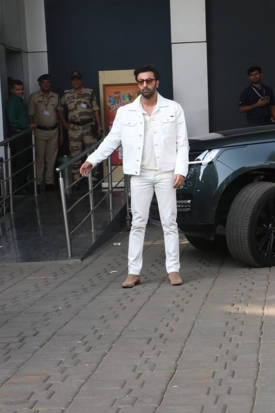 पहा रणबीर कपूरचा स्टाइलिश लुक