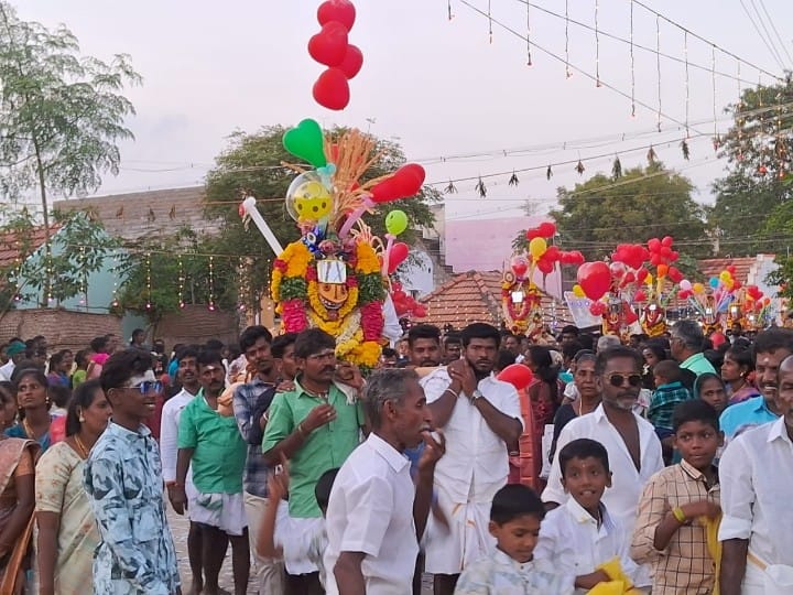 மதுரை கம்பூர் கிராமத்தில் நடந்த புரவி எடுப்பு திருவிழா; ஈட்டிக்காரன் அருள் வாக்கை மதிக்கும் கிராம மக்கள் நெகிழ்ச்சி !