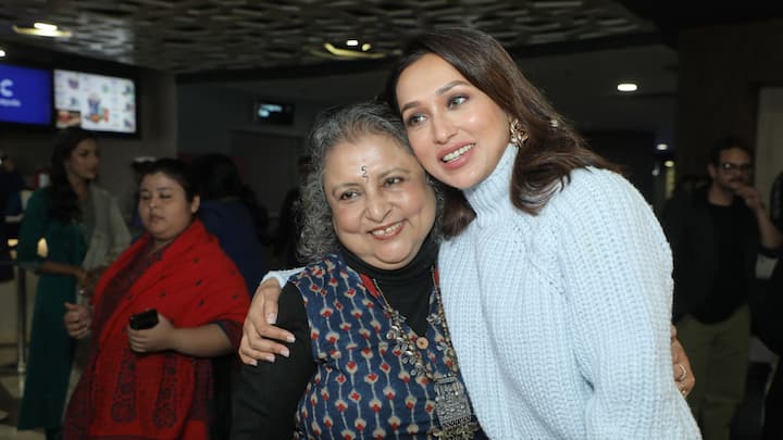 পুজোর সময় মুক্তি পাওয়া এই ছবি বক্সঅফিসে পার করল ১০০ দিন। বক্সঅফিসে এই ছবির ব্যবসার অঙ্কও মন্দ নয়।