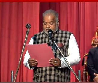 श्रवण कुमार नालंदा बिहार से आते हैं. वे कुर्मी जाति के बड़े नेता है. बिहार के पूर्व मंत्री रहे हैं. 1995 से लगातार विधायक हैं. वे पूर्व संसदीय कार्य मंत्री भी हैं.