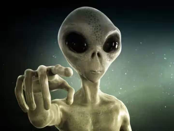 American magician claims to have seen an alien and reveals its appearance Aliens NASA:‘सिर बड़ा, शरीर पतला…’, अमेरिकी जादूगर ने बताया कैसे दिखते हैं एलियन