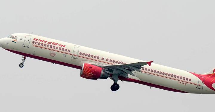 Air india pilot union flag concerns over duty timings Indian Pilots' Guild Indian Commercial Pilots' Association Wrote Letter 'ज्यादा काम करने के लिए किया जा रहा मजबूर', पायलट यूनियन का गंभीर आरोप, Air India के CEO को लिखी चिट्ठी