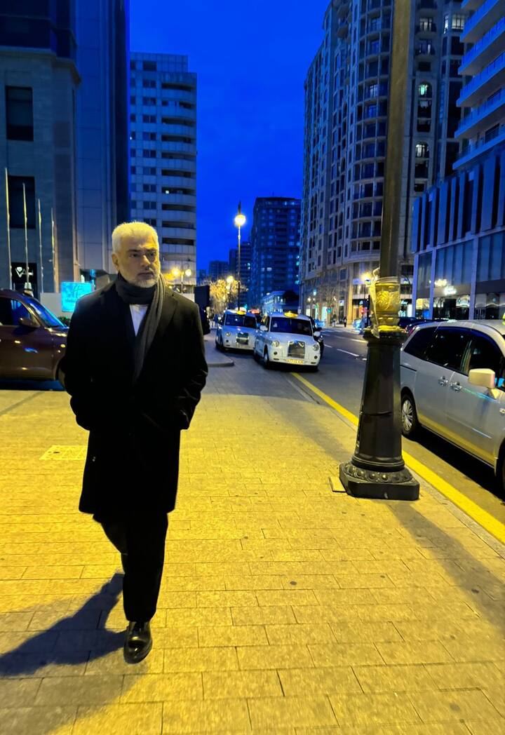 இவர் மகிழ் திருமேனி இயக்கத்தில் உருவாகி வரும் விடாமுயற்சி படத்தில் நடித்து வருகிறார்.