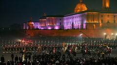 PHOTOS: बीटिंग रिट्रीट पर भारतीय धुनों से गूंज उठा विजय चौक, तिरंगे के रंग में रंगे संसद और राष्ट्रपति भवन, तस्वीरें बेहद खूबसूरत