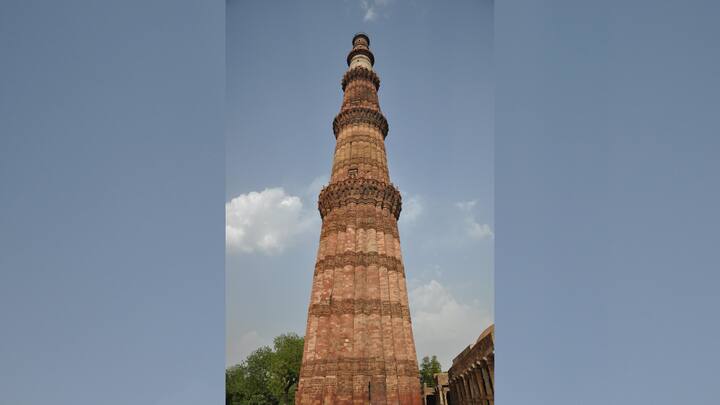 उस वक्त सुबह के करीब 11:30 हुए थे. कुतुब मीनार के अंदर लोगों की भीड़ बढ़ने लगी थी. तभी अचानक मीनार के अंदर की लाइट चली गई. इस दौरान मीनार के भीतर करीब 500 लोग थे.