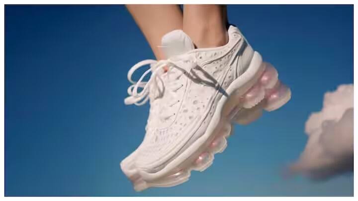 પગરખાં ખરીદતી વખતે, એ ધ્યાનમાં રાખવું પણ જરૂરી છે કે તમે ક્યાં કામ કરો છો - ઘરની અંદર કે બહાર, ટ્રેડમિલ પર કે રસ્તા પર. કારણ કે દરેક જગ્યા માટે વિવિધ પ્રકારના ઉપયુક્ત રહે  છે.