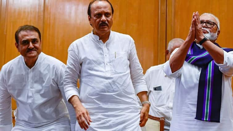 cautious attitude from Ajit Pawar on Chhagan Bhujbal aggressive stance says when goes to Mumbai will talk to him Ajit Pawar on Chhagan Bhujbal : मुंबईत गेल्यावर छगन भुजबळांशी बोलणार, आक्रमक भूमिकेनंतर अजित पवारांकडून सावध पवित्रा