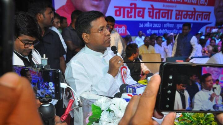 सातवे मंत्री संतोष सुमन की कुल संपत्ति 2 करोड़ 57 लाख 46 हजार 848 है. इन्होंने मगध यूनिवर्सिटी से साल 2003 में पीएचडी की डिग्री हासिल की और दिल्ली यूनिवर्सिटी से पोस्ट-ग्रेजुएशन कर चुके हैं.