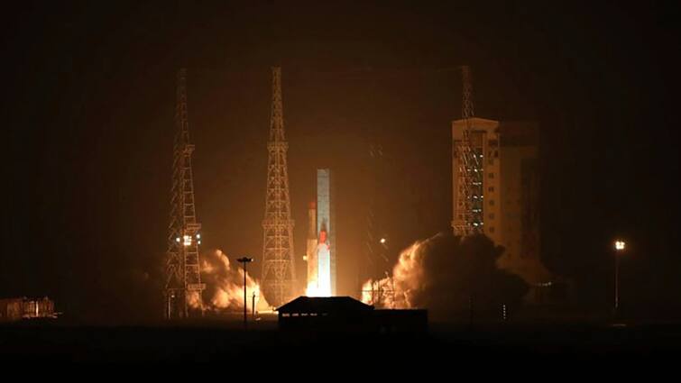 Iranian space agency Successfully launches 3 Satellites into orbit western Countries condemn Video: ईरान ने एक साथ लॉन्‍च क‍िए 3 सैटेलाइट, पश्‍च‍िमी देशों ने की आलोचना