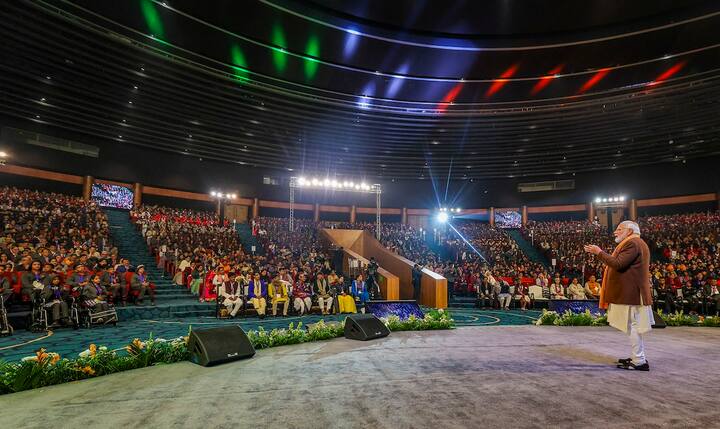 The Pariksha Pe Charcha 2024 event began from 11:00 am today, and students from all over the country connected to the event through live broadcast on Doordarshan network and some other private channels. (Image Source: PTI)