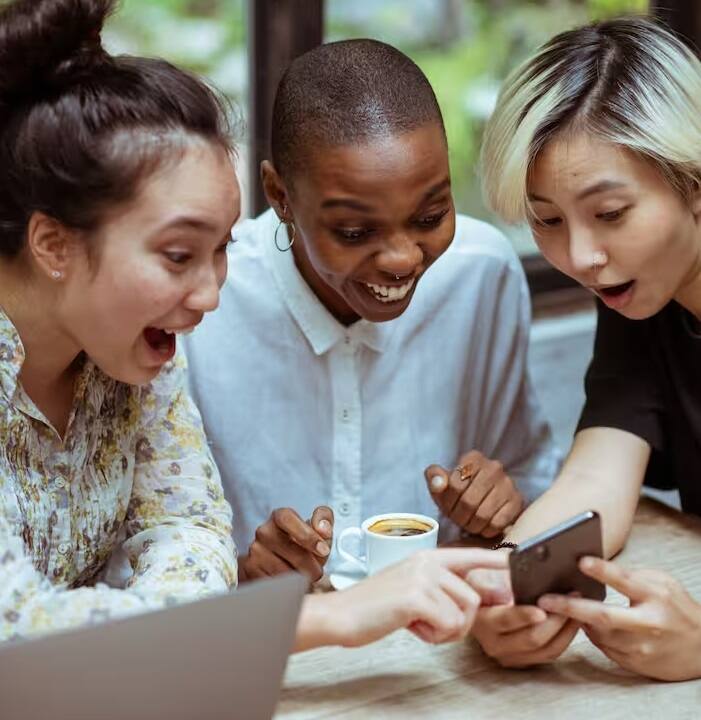 જો ના હોય તો અમે તમને જણાવીશું. આજે આપણે એ પણ જાણીશું કે ભારતમાં લોકો સોશિયલ મીડિયાને કેટલો સમય આપે છે.