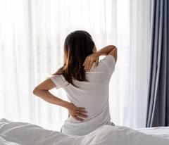 Health Tips Back Pain : जर तुम्हाला वारंवार पाठदुखी होत असेल तर त्याकडे दुर्लक्ष करू नका,अन्यथा होऊ शकतो गंभीर आजार