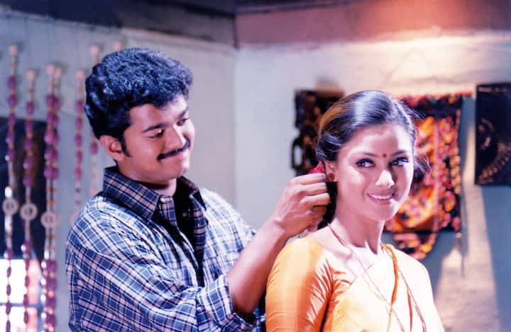 நடிகர் விஜய் திரைப் பயணத்தில் துள்ளாத மனமும் துள்ளும் படம் முக்கியமான இடத்தை பிடித்துள்ளது. 1999 ஆம் ஆண்டு வெளியான இப்படத்தில் சிம்ரன் - விஜய் காம்போவும் சிறப்பாக அமைந்திருக்கும். 100 நாட்களுக்கும் மேல் ஓடி சாதனை படைத்த படம். எஸ்.ஏ. ராஜ்குமார் இசையில் இன்று வரை இப்படத்தின் பாடல்கள் அனைத்தும் ஃபேவரட் பாடல்களாக இருந்து வருகின்றன