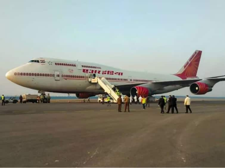 Major Security Breach in Delhi Airport Man Enters Runway probe ordered ఢిల్లీ ఎయిర్‌పోర్ట్‌లో భద్రతా వైఫల్యం, గోడ దూకి రన్‌వే వైపు దూసుకొచ్చిన వ్యక్తి