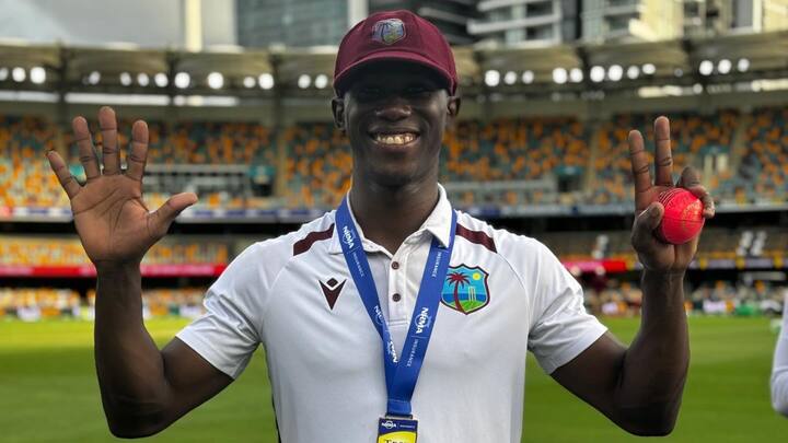 বছর খানেক আগেও তিনি নিরাপত্তাকর্মী হিসাবে কর্মরত ছিলেন। তারপর চাকরি ছেড়ে দেওয়ার সিদ্ধান্ত নেন। সম্পূর্ণভাবে ক্রিকেটে মনোনিবেশ করবেন বলে। তাঁর ক্রিকেটীয় প্রতিভা চোখে পড়তে সময় লাগেনি। তাঁর প্রতিবেশী ছিলেন মুম্বই ইন্ডিয়ান্সে খেলে যাওয়া রোমারিও শেফার্ড। তাঁর সূত্র ধরেই গায়ানা দলে জায়গা করে নেন। প্রথম শ্রেণির ক্রিকেটে অভিষেক হয় জোসেফের। ২০২৩ সালের ফেব্রুয়ারিতে। বার্বাডোজ়ের বিরুদ্ধে ঘরোয়া ক্রিকেটের চ্যাম্পিয়নশিপে।