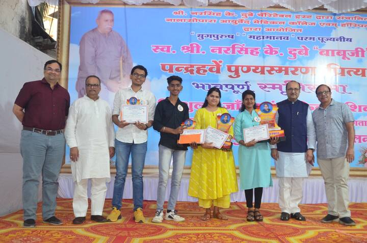 Nalasopara Ayurvd Medical College and Hospital Elocution Competition Swara Sawant Wins Divya Patil Second marathi news Mumbai : नालासोपारा आयुर्वेद मेडिकल कॉलेज आणि रुग्णालयाच्या वक्तृत्व स्पर्धेत स्वरा सावंतची बाजी, दिव्या पाटील द्वितीय
