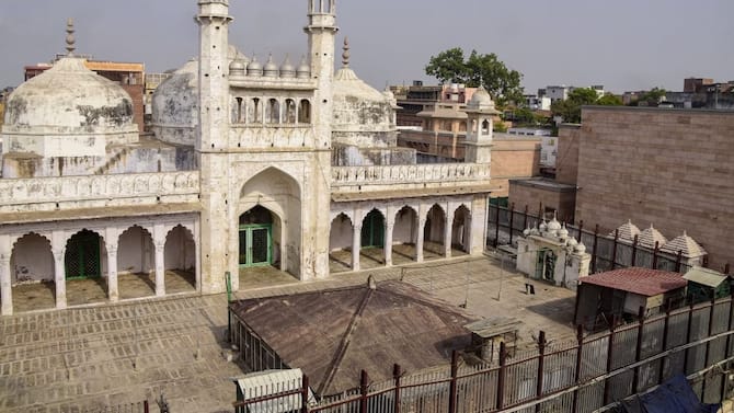 Gyanvapi Masjid Case: ज्ञानवापी मंदिर-मस्जिद विवाद में हिंदू पक्ष को मिली बड़ी जीत! ASI सर्वे में हुए खुलासों के बाद कोर्ट ने दी तहखाने में पूजा करने की इजाजत