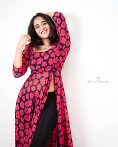 Deepthi Sunaina : హాయిగుంటే చాలట.. వెయ్యి మాటలు అవసరమేలేదంటుంది దీప్తీ సునయన