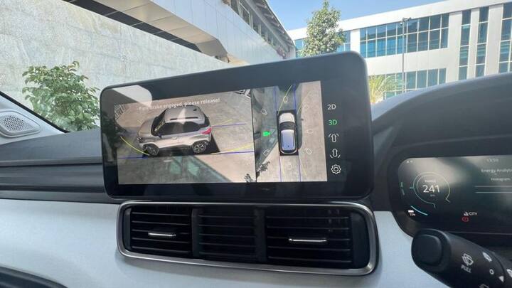 কুলড সিট, পার্কিং ব্রেক উইথ অটো হোল্ড, এয়ার পিউরিফায়ার, ৩৬০ ডিগ্রি ক্যামেরা, ক্লাইমেট কনট্রোল, সানরুফ, ৬টি এয়ার ব্যাগ ইত্যাদি দুর্দান্ত সব ফিচার্স পাবেন এই ইভিতে।   ছবি- নিজস্ব