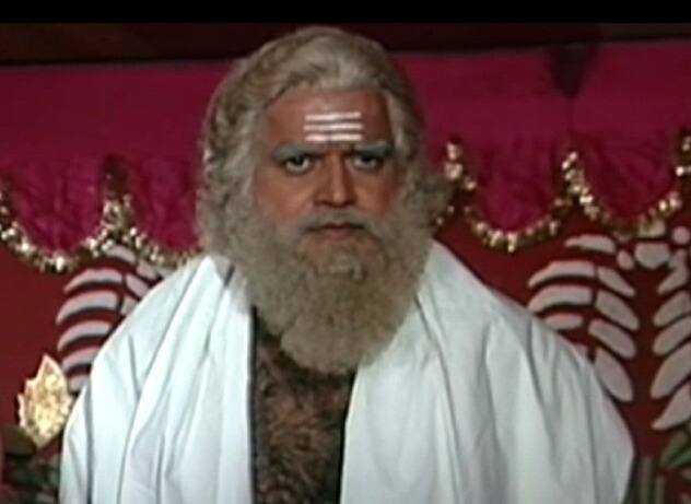 फिल्म इंडस्ट्री में ज्यादातर एक्टर हीरो बनने ही आते हैं लेकिन सपना किसी किसी का पूरा होता है. फिल्मों में बतौर लीड एक्टर बनने के इरादे से लोग आते हैं और जमे रहने के लिए किसी भी रोल को अपना लेते हैं. अंत में मौका चुनिंदा लोगों को ही मिल पाता है और ये अक्सर इस इंडस्ट्री में होता है.