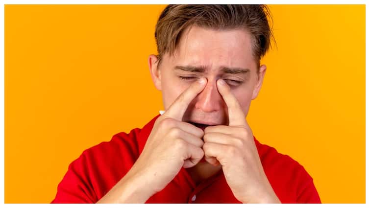 Nose bleeding can be a serious symptom of blood pressure disease नाक से खून आना हो सकता है इस गंभीर बीमारी का लक्षण, कभी भी न करें नजरअंदाज