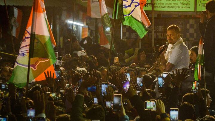 সোমবারও শুরু হয়েছে ভারত জোড়ো ন্যায় যাত্রা। রাহুলকে দেখতে ঢল সাধারণ বাসিন্দাদের। রাস্তায় থিকথিক করছে কংগ্রেস কর্মীদের ভিড়। বিহারে ঢোকার আগে সে রাজ্য়ের প্রদেশ কংগ্রেস সভাপতির হাতে জাতীয় পতাকা তুলে দেবেন অধীর চৌধুরী। বিহারে একটি সভা হবে।