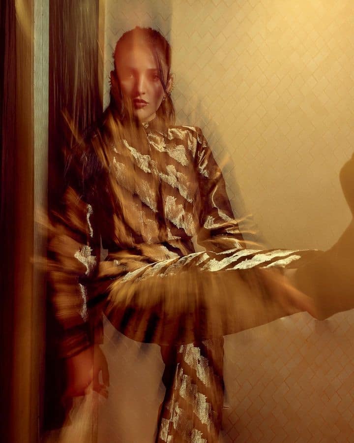 अभिनेत्री आणि गायिका असण्यासोबतच ती मॉडेल, संगीतकार आणि लेखिका देखील आहे. श्रुतीने वयाच्या १४ व्या वर्षी चित्रपटाच्या स्क्रिप्ट लिहायला सुरुवात केली. एवढेच नाही तर श्रुतीला अनेक भाषाही अवगत आहेत. तिला हिंदी, इंग्रजी, तामिळ, तेलुगू, मल्याळम आणि कन्नड उत्तम बोलता येते. (pc:shrutzhaasan/iig)